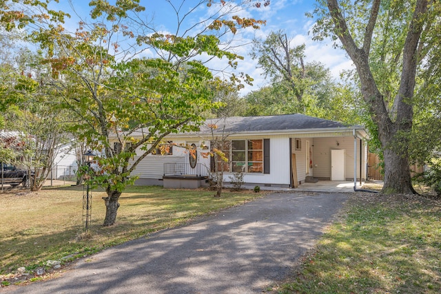 view of front of home with a front yard and a carport