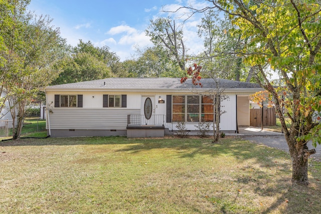 single story home featuring a front yard