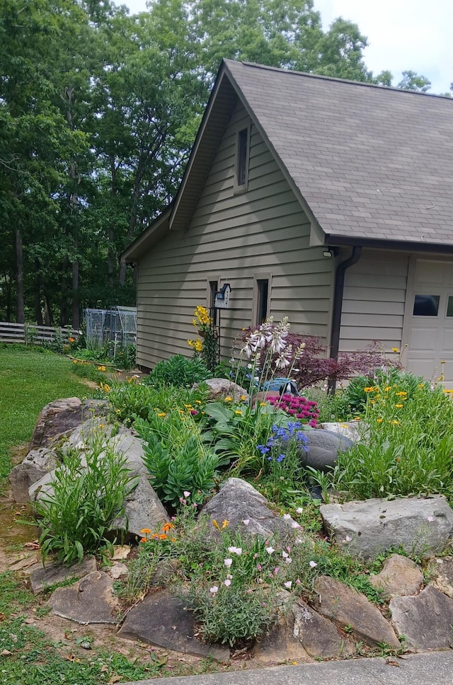 137 Lake Shore Blvd, Coalmont, TN 37313 - view of side of property featuring a shingled roof