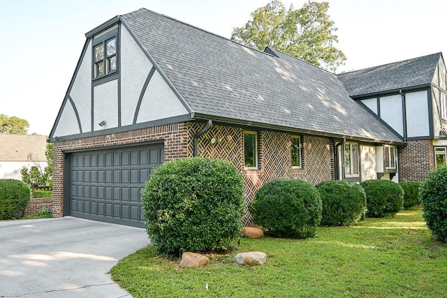 view of front of home featuring a garage and a front yard