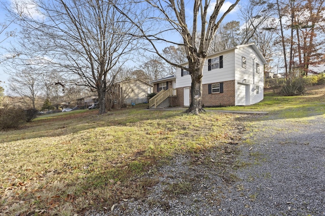 view of side of property featuring a lawn and a garage