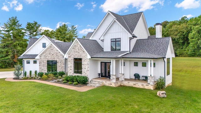 modern farmhouse style home featuring a front yard