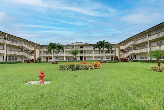 view of home's community featuring a yard