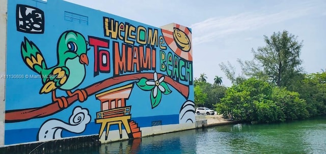 community sign featuring a water view