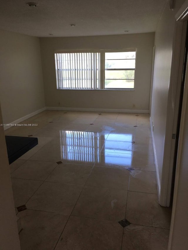 spare room featuring light tile patterned floors