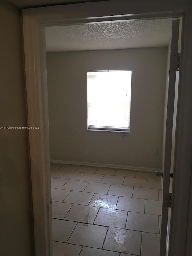 spare room featuring a textured ceiling