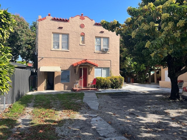 view of front of property