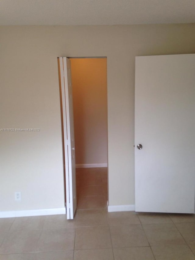 unfurnished room with light tile patterned floors