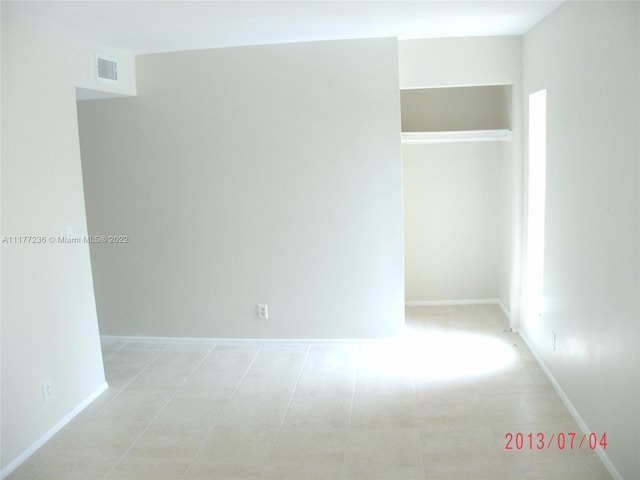 empty room with light tile patterned flooring