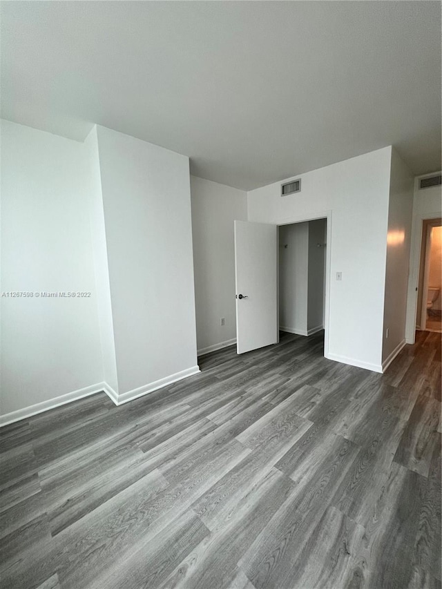 spare room featuring dark wood-type flooring