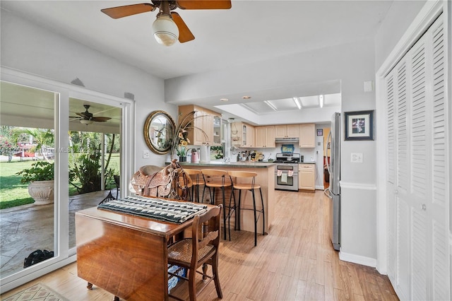 dining room featuring light hardwood / wood-style flooring and ceiling fan