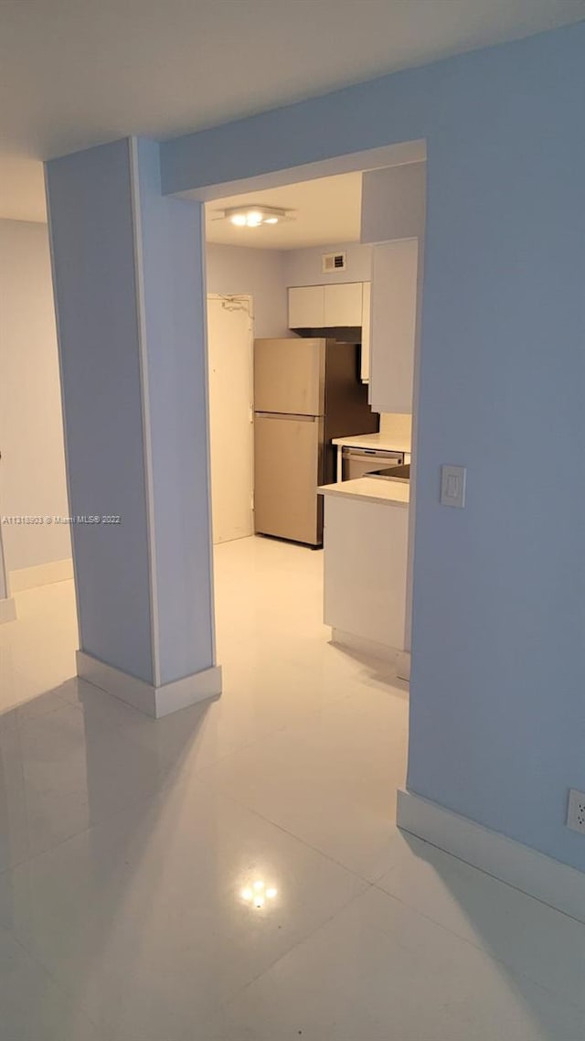 Listing photo 3 for 5151 Collins Ave Unit 829, Miami Beach FL 33140