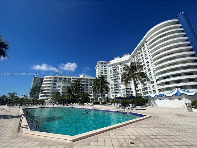 view of swimming pool