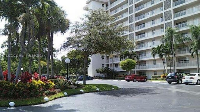 Listing photo 2 for 3510 Oaks Way Unit 707, Pompano Beach FL 33069