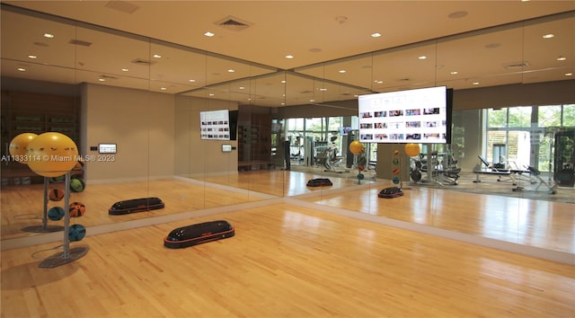 16385 Biscayne Blvd Unit 2016, North Miami Beach, FL 33160 - workout area with light hardwood / wood-style flooring