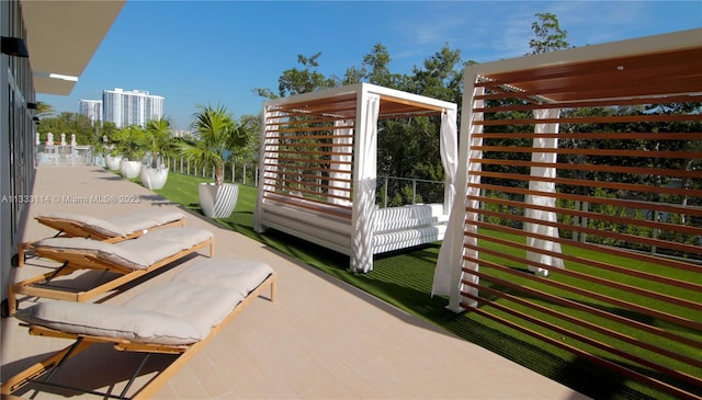 16385 Biscayne Blvd Unit 2016, North Miami Beach, FL 33160 - view of patio