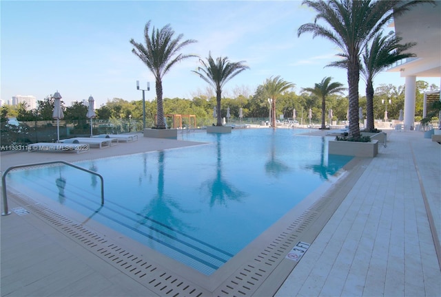 16385 Biscayne Blvd Unit 2016, North Miami Beach, FL 33160 - view of pool