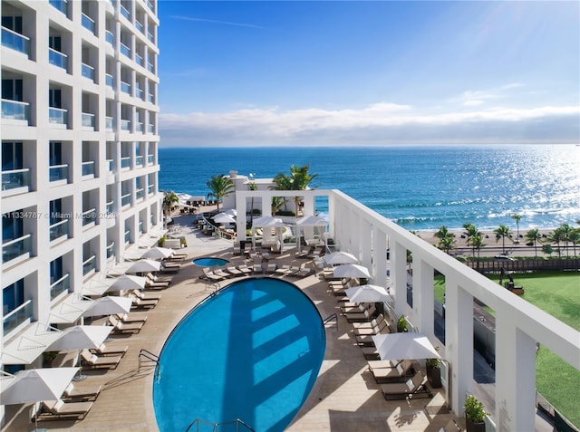 view of swimming pool featuring a water view