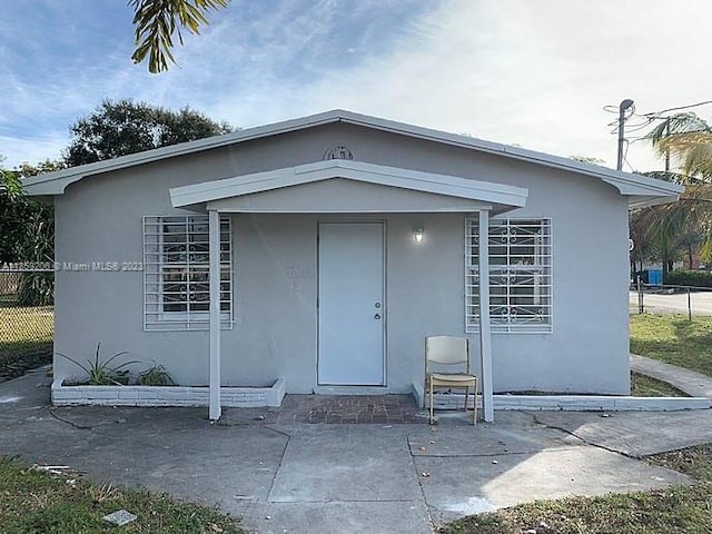 view of front of house featuring a patio area