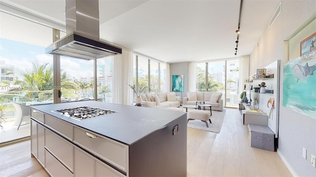 Listing photo 2 for 300 Collins Ave Unit 3D, Miami Beach FL 33139