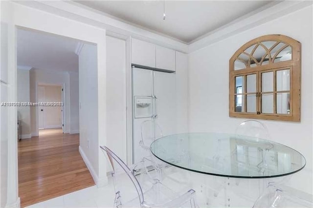 dining area featuring light hardwood / wood-style floors and ornamental molding