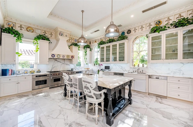 kitchen featuring white cabinets, plenty of natural light, tasteful backsplash, and a kitchen island