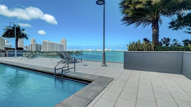 view of swimming pool featuring a water view