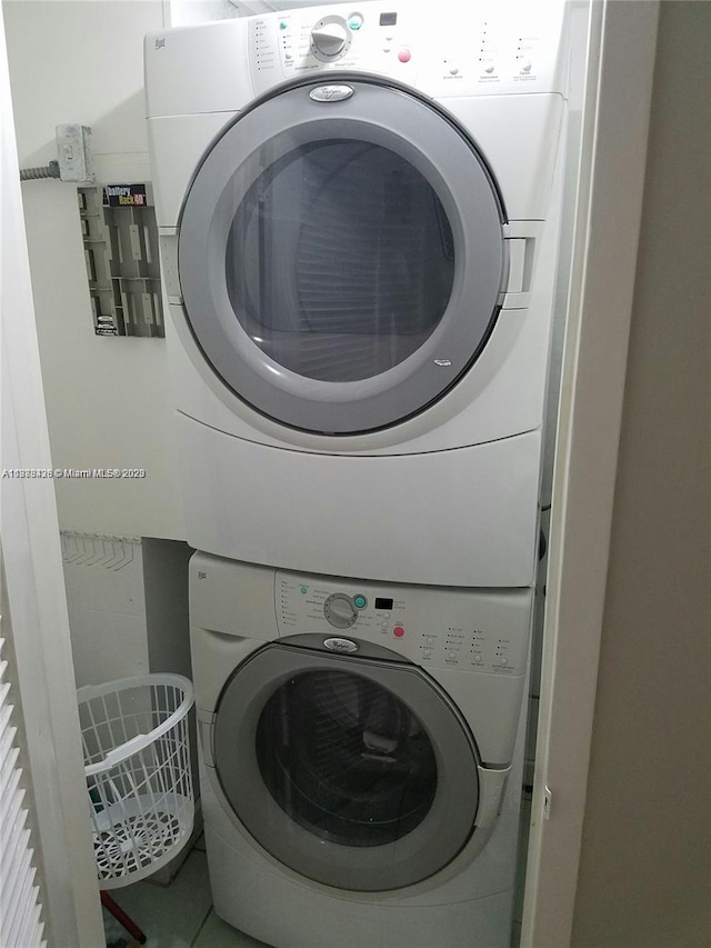 washroom with laundry area and stacked washer and clothes dryer