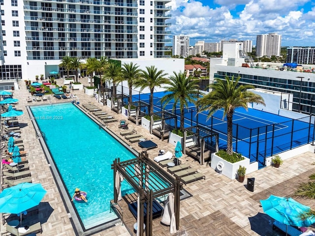 view of swimming pool