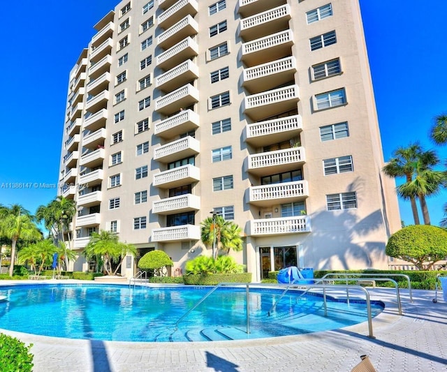 view of swimming pool