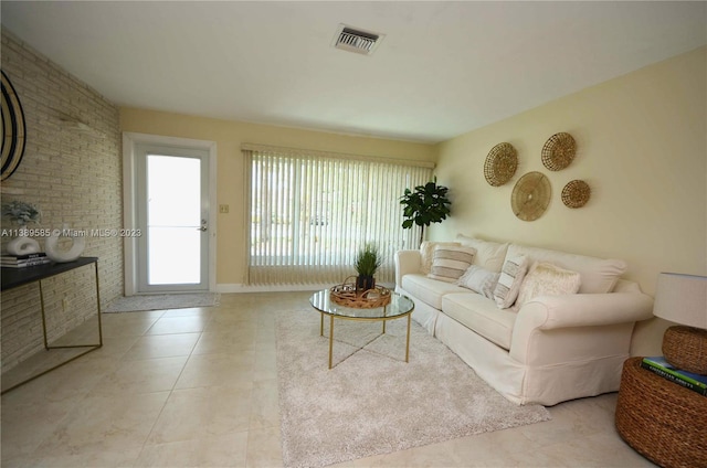 Listing photo 2 for 5860 SW 14th St, Plantation FL 33317