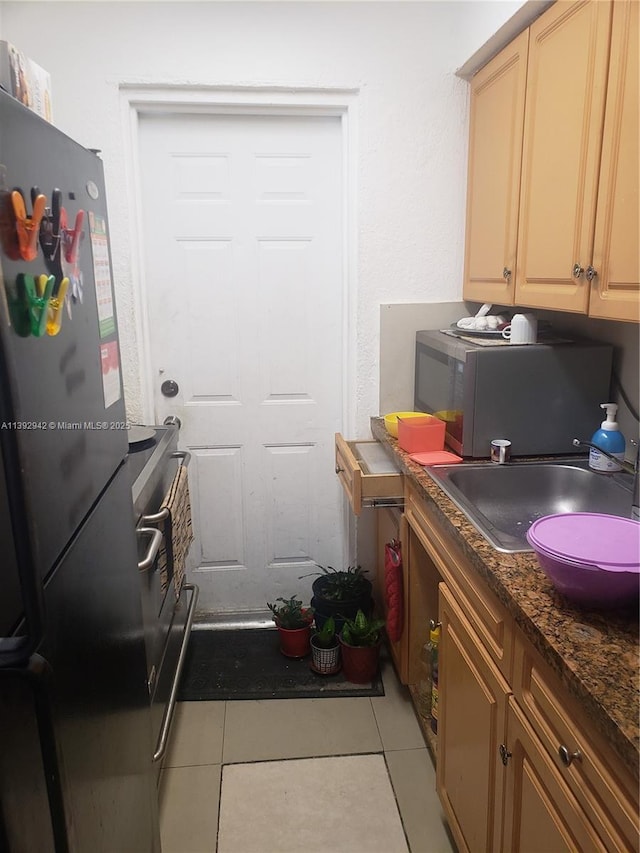 washroom featuring light tile patterned floors and sink