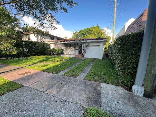 view of front of house with a front lawn and a garage