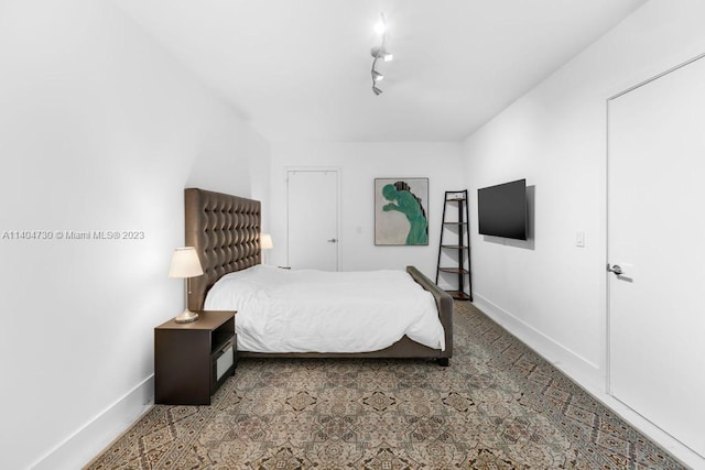 bedroom featuring rail lighting