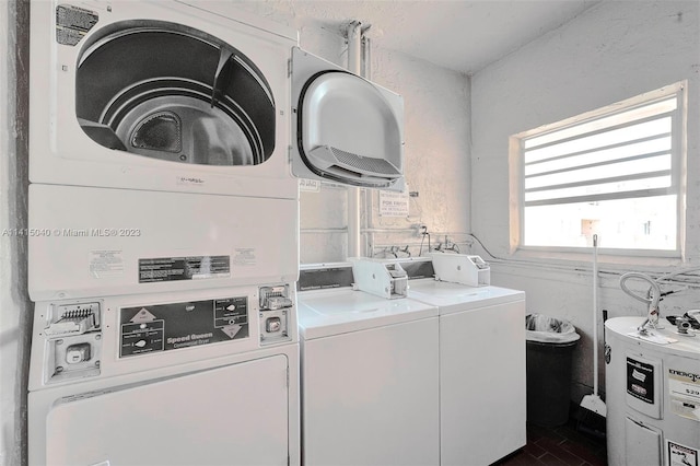 clothes washing area with washing machine and clothes dryer and electric water heater