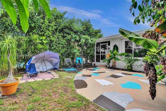 view of yard with a patio