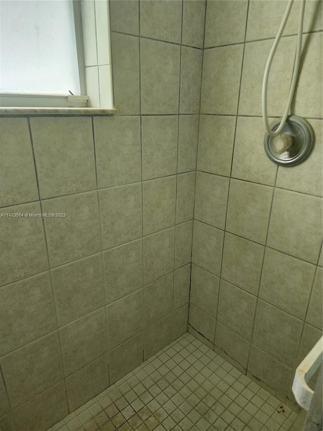 bathroom with a tile shower