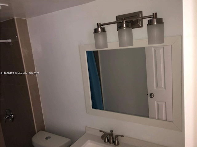 bathroom featuring toilet and sink