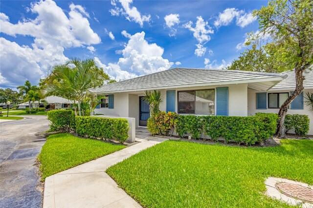 ranch-style house featuring a front lawn