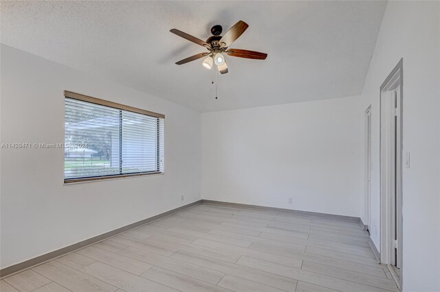 unfurnished room featuring ceiling fan