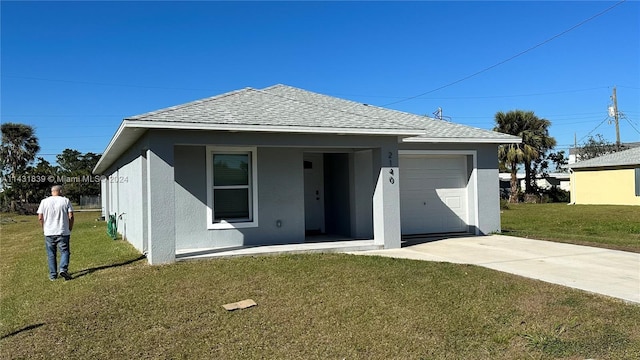 view of front facade featuring a garage and a front lawn