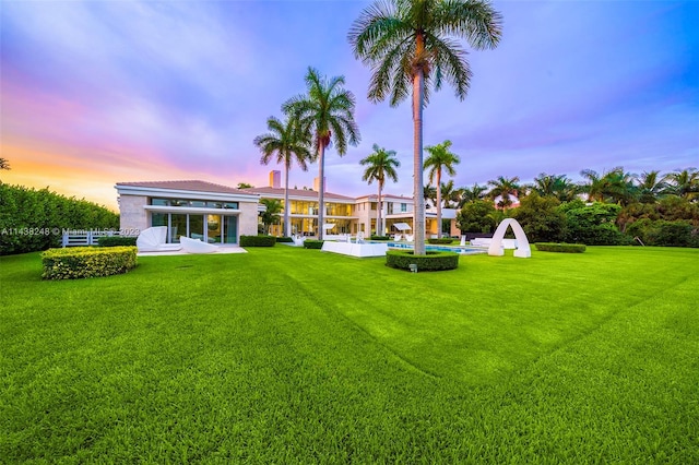 view of yard at dusk