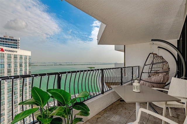 555 NE 15th St Unit 32E, Miami, FL 33132 - balcony featuring a water view