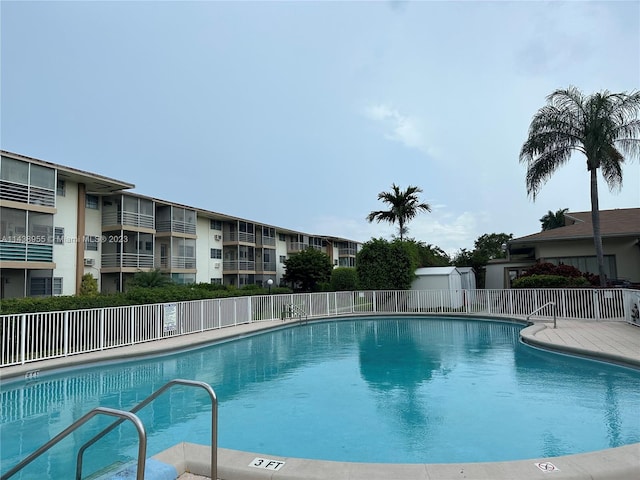 view of swimming pool