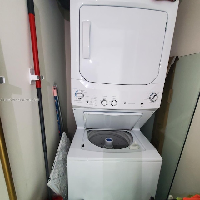 clothes washing area featuring stacked washer / dryer