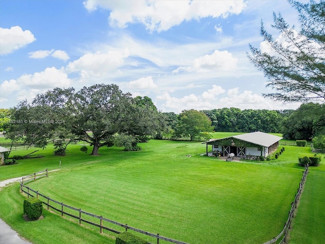 view of yard featuring a rural view