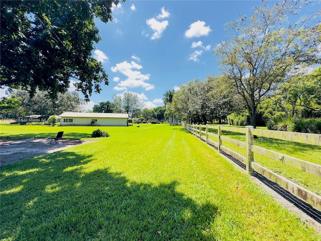 view of yard featuring a rural view