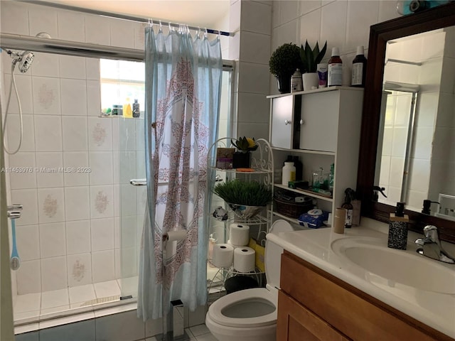 bathroom featuring a shower with curtain, toilet, and large vanity