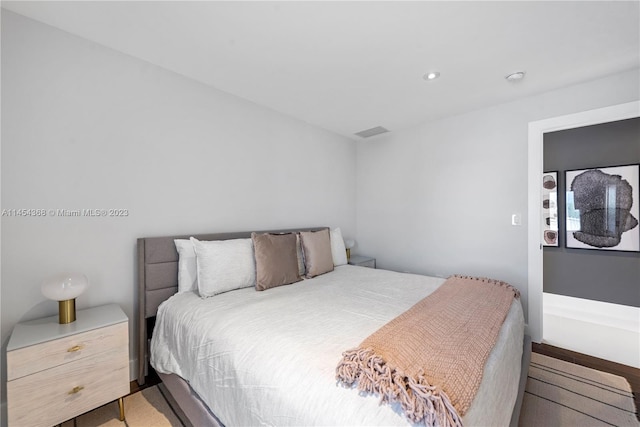 bedroom with carpet flooring