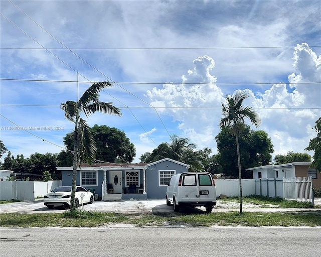 view of front of house